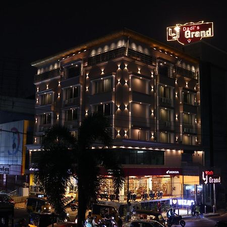 Lj Dadi'S Grand Hotel Visákhapatnam Kültér fotó