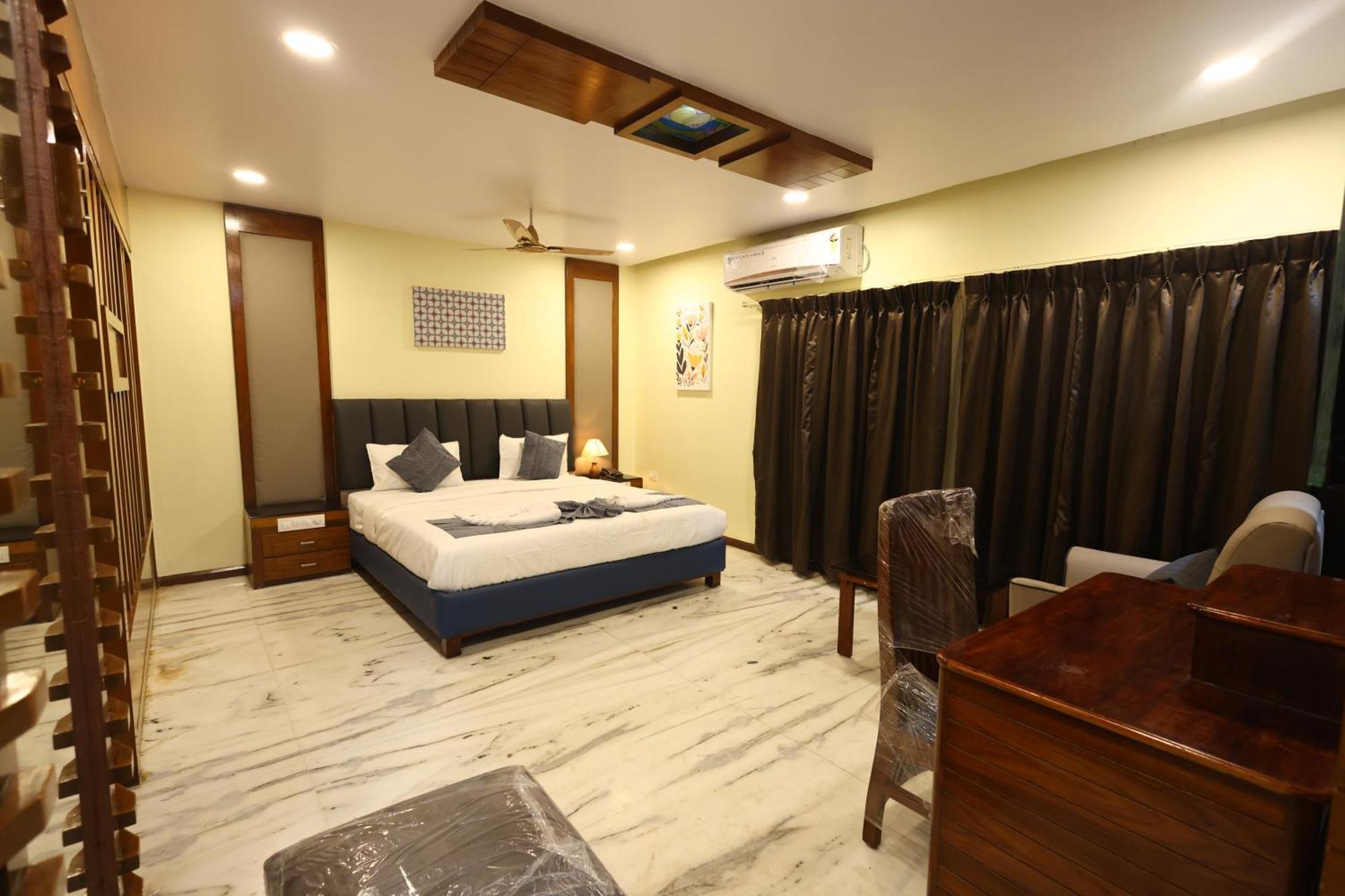 Lj Dadi'S Grand Hotel Visákhapatnam Kültér fotó