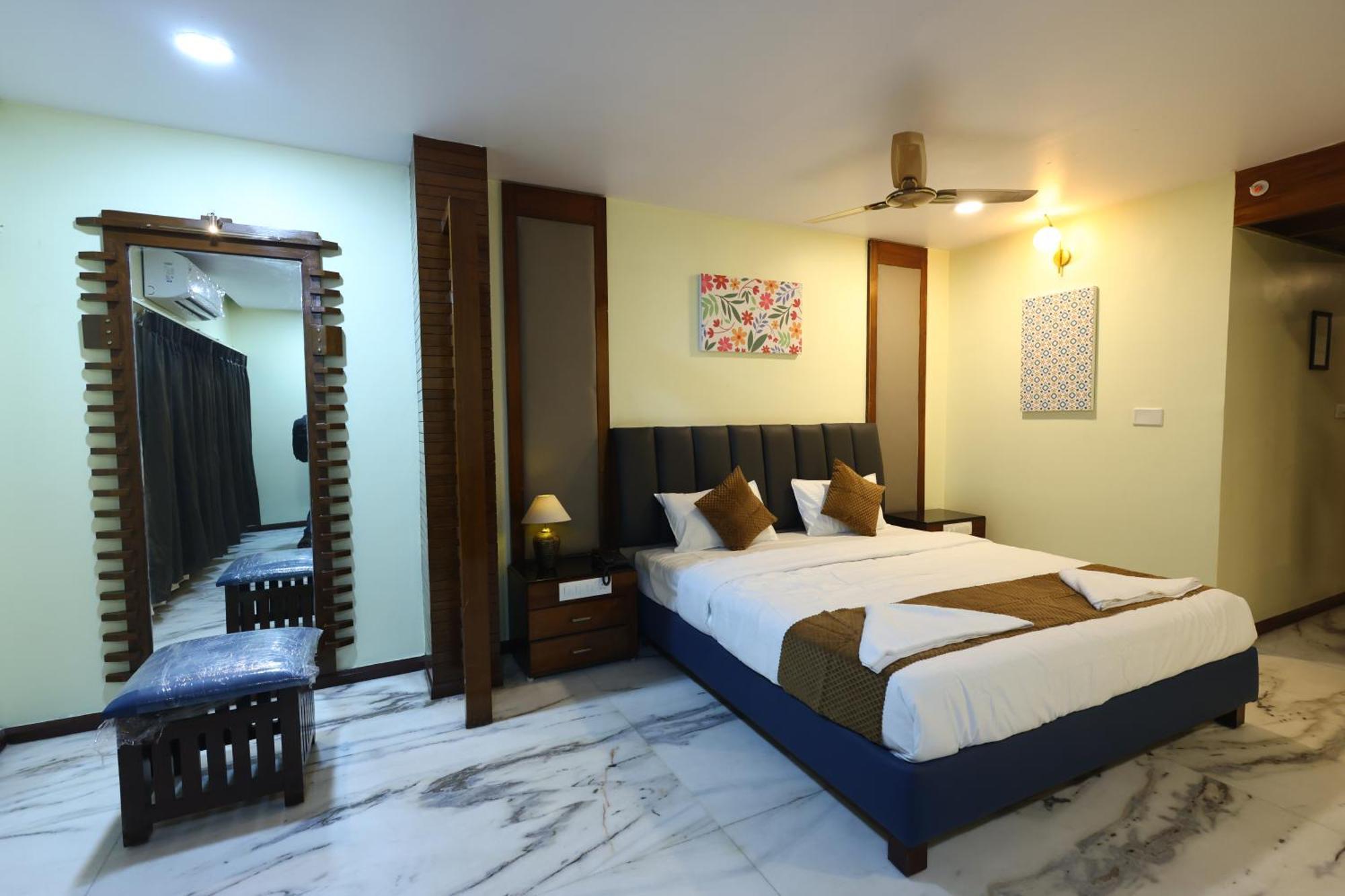 Lj Dadi'S Grand Hotel Visákhapatnam Kültér fotó
