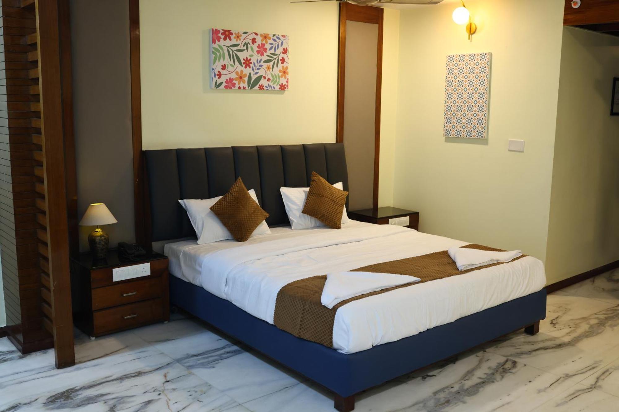 Lj Dadi'S Grand Hotel Visákhapatnam Kültér fotó