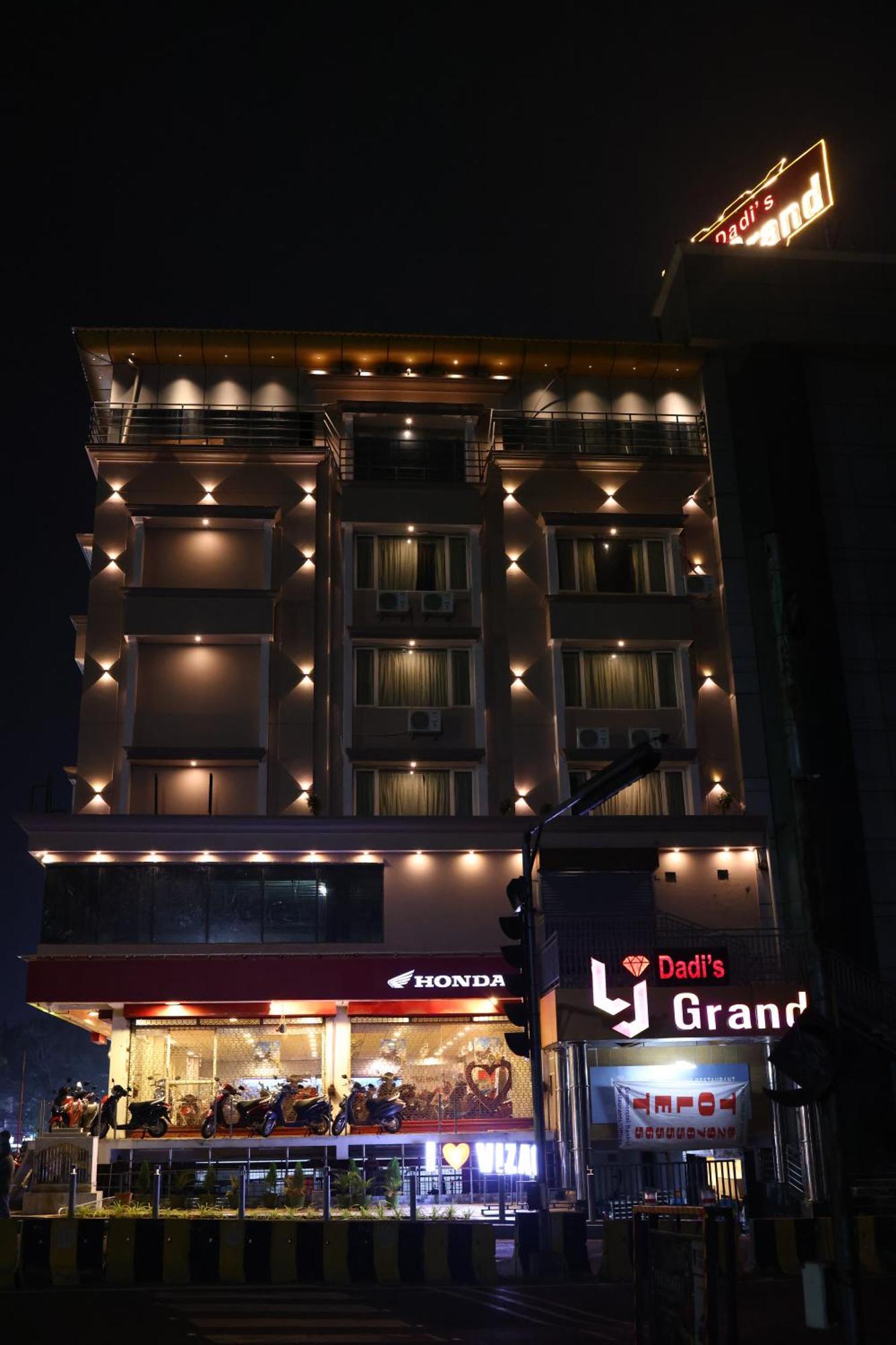 Lj Dadi'S Grand Hotel Visákhapatnam Kültér fotó