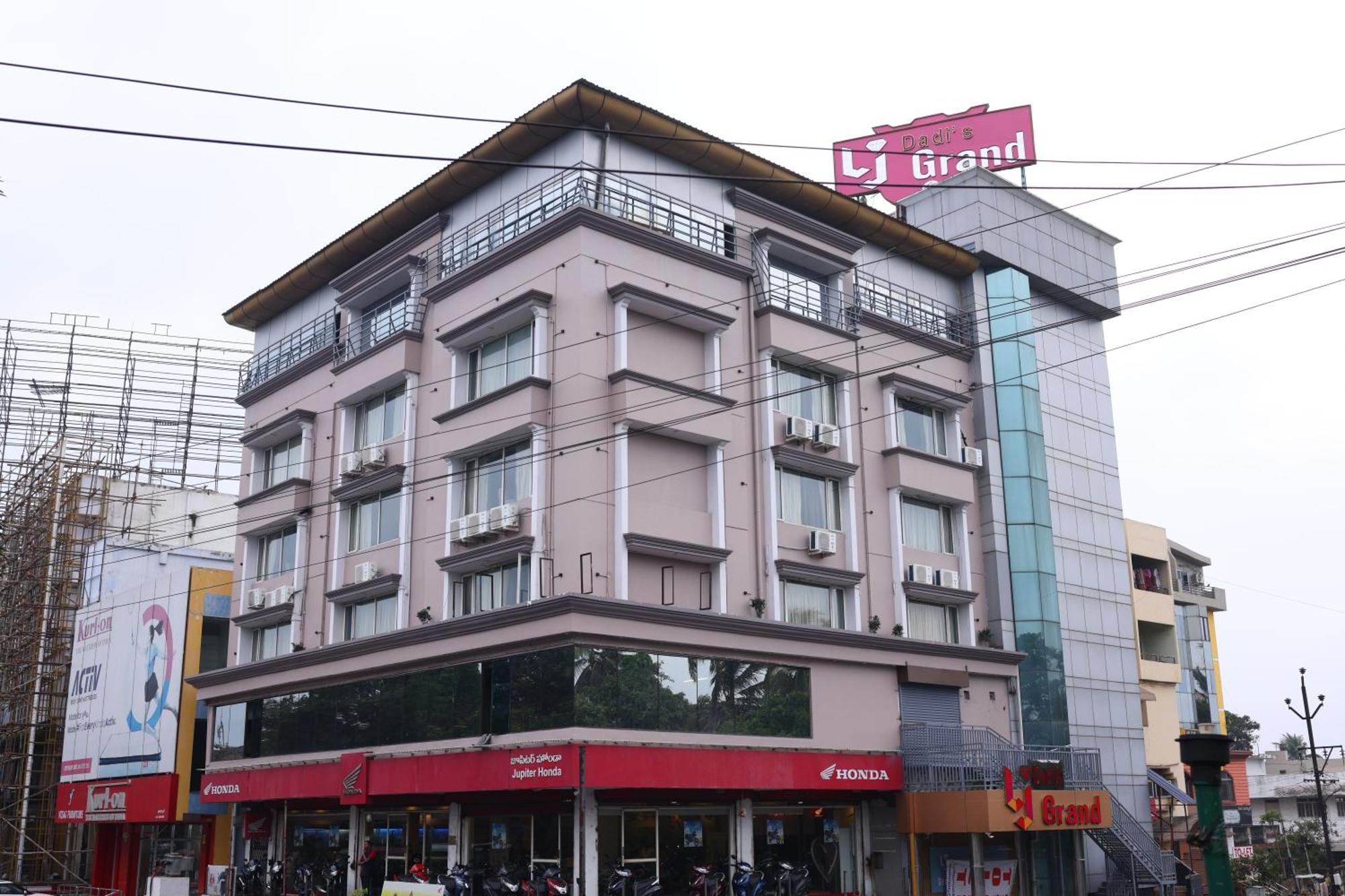 Lj Dadi'S Grand Hotel Visákhapatnam Kültér fotó