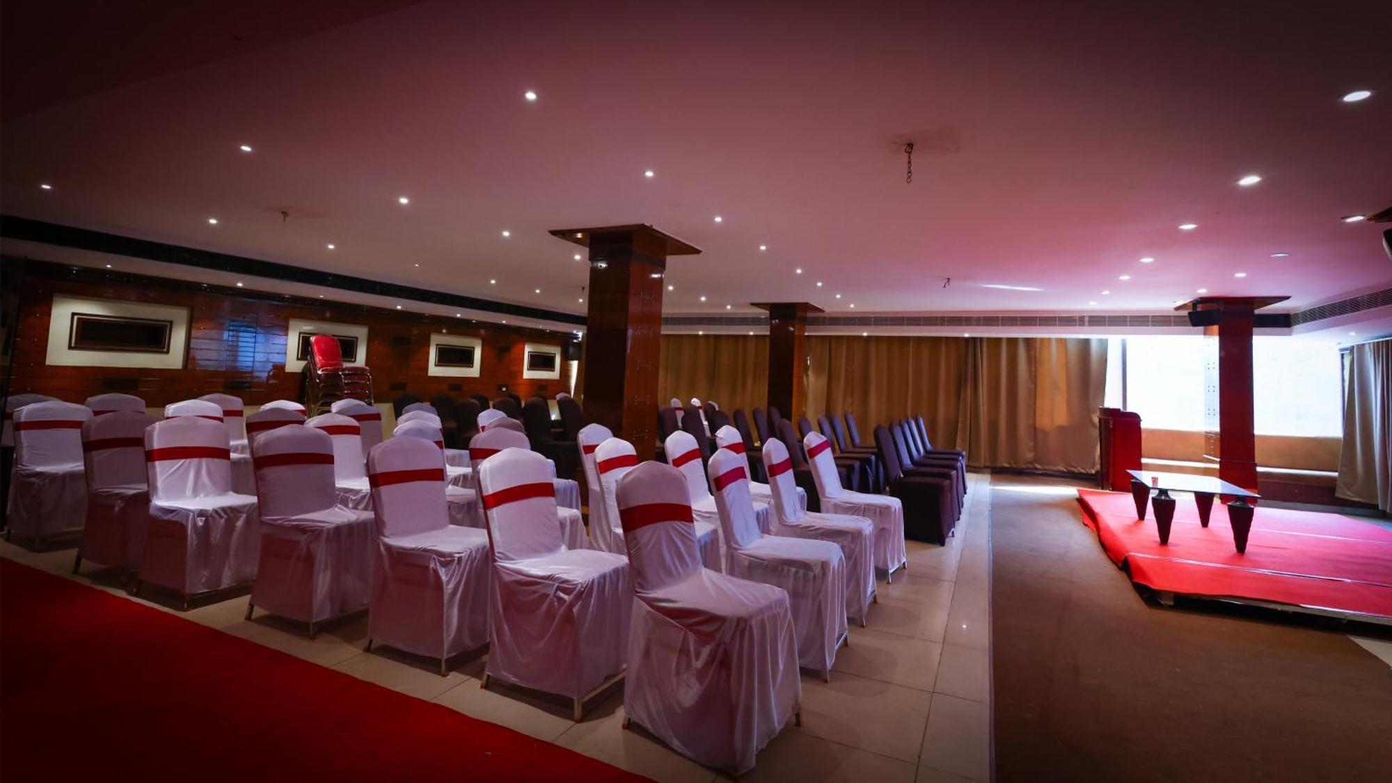 Lj Dadi'S Grand Hotel Visákhapatnam Kültér fotó