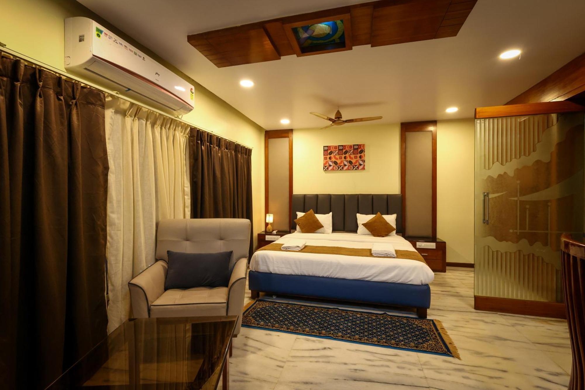 Lj Dadi'S Grand Hotel Visákhapatnam Kültér fotó